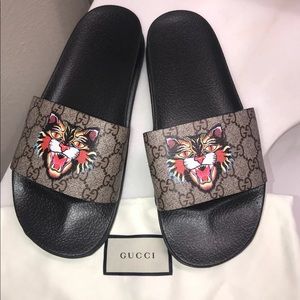 Gucci pursuit GG supreme slides